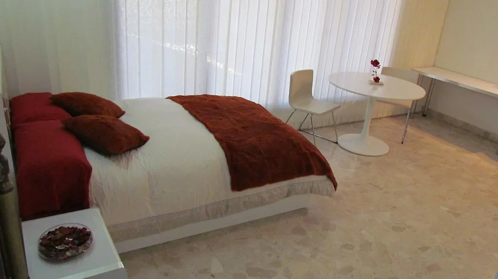 Studios Corniche Абу-Даби 0*,