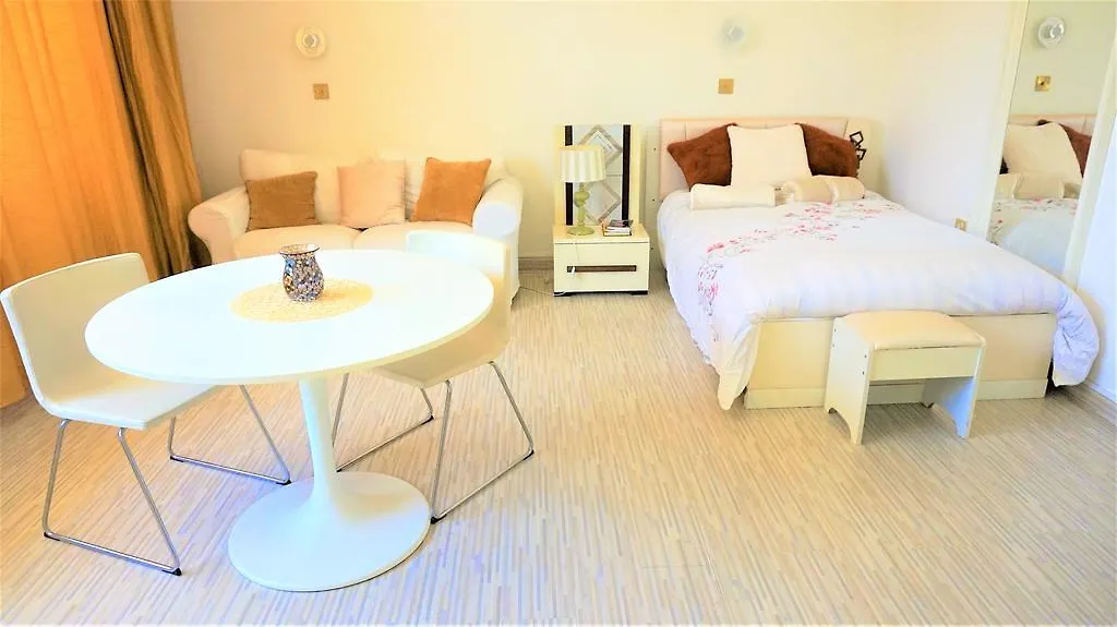 Ferienwohnung Studios Corniche Abu Dhabi